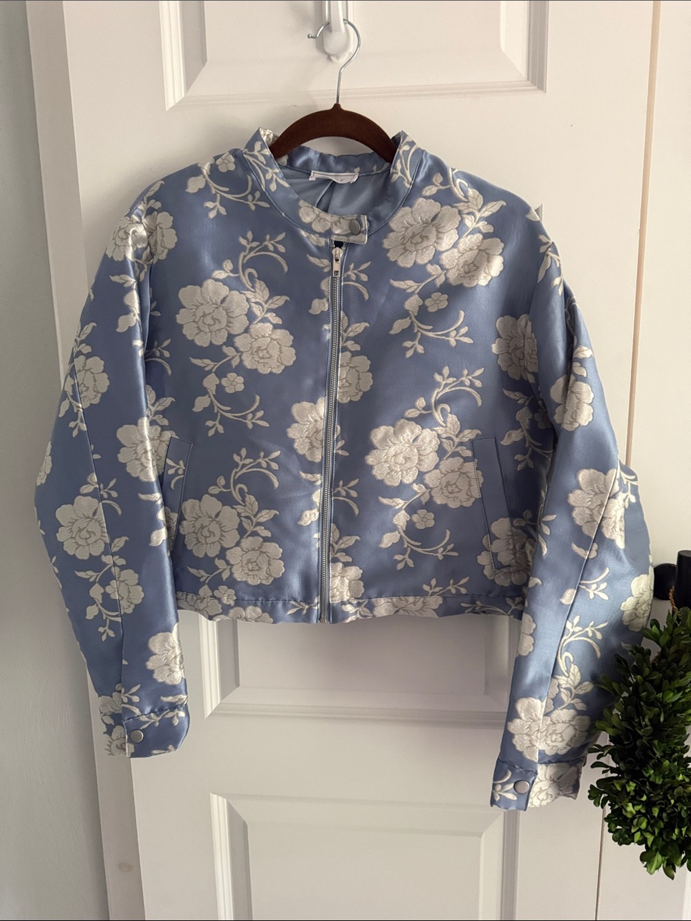 Sage the label Blue Floral Satin Bomber jacket with matching blouse size small - Picture 2 of 9